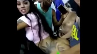 Venezolana se la cojen en pleno concierto ( VIDEO COMPLEO AQUI http://exe.io/YukrzFo )