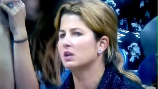 La sexy extenista Suiza: Miroslava Vavrinec sufriendo en la tribuna