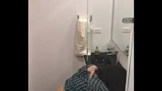 Sexo duro en e baño con cuñada