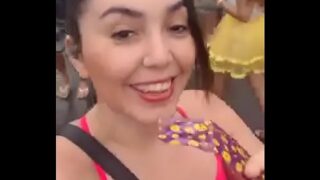 sem calcinha no carnaval de rua