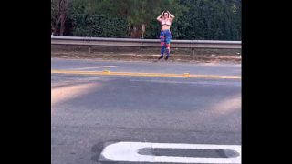 Encontrei uma prostituta na esquina chamei ela pra fazer um boquete ela quis 100$ eu pedir desconto ela chupou só a cabecinha ! Levei pro terreno baldio qui delícia de boquete